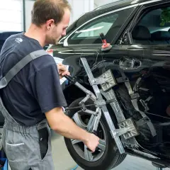 M-Color Karosserie Lackiererei GmbH: Tesla-approved Werkstatt in Berlin