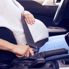 Sicherheitsgurt im Auto während der Schwangerschaft: So schützt du dein Baby