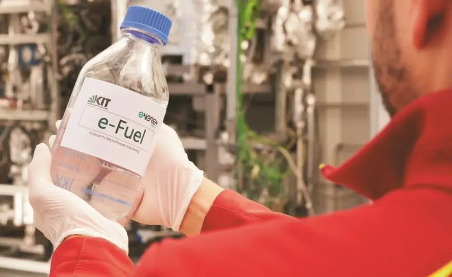 Was ist synthetischer Kraftstoff? Vorteile, Herstellung und Anwendungen