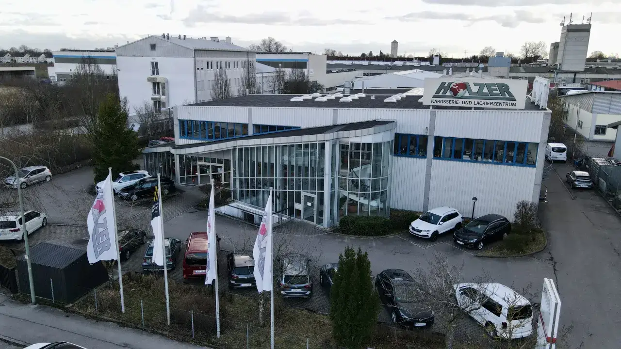 Zdjęcie Holzer Karosserie und Lackierzentrum GmbH: Top Service für Ihr Fahrzeug
