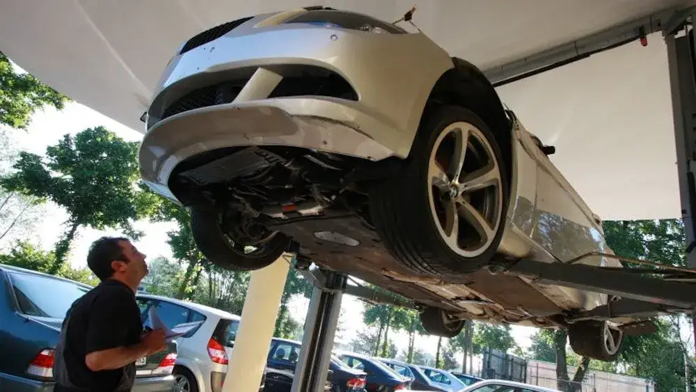 Zdjęcie Günstige Karosserie Reparatur: So sparen Sie bei der Fahrzeugreparatur